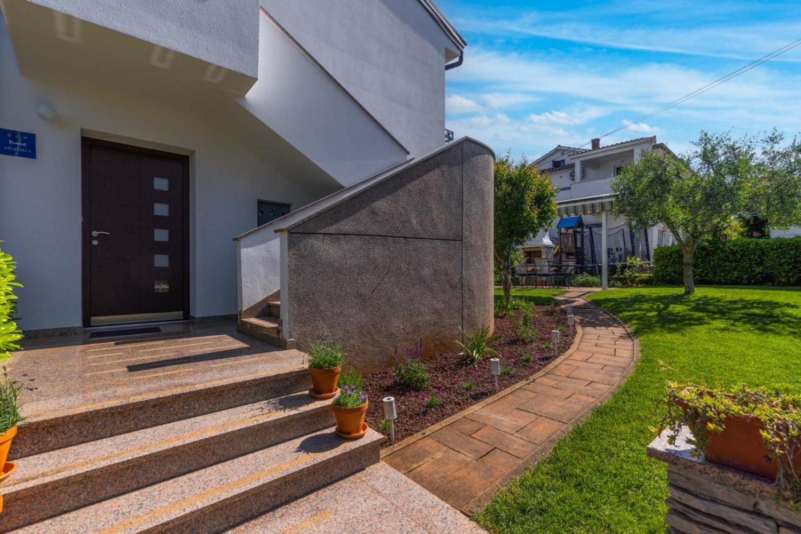 Soper - Top Location 300 M From The Sea Porec Exterior photo