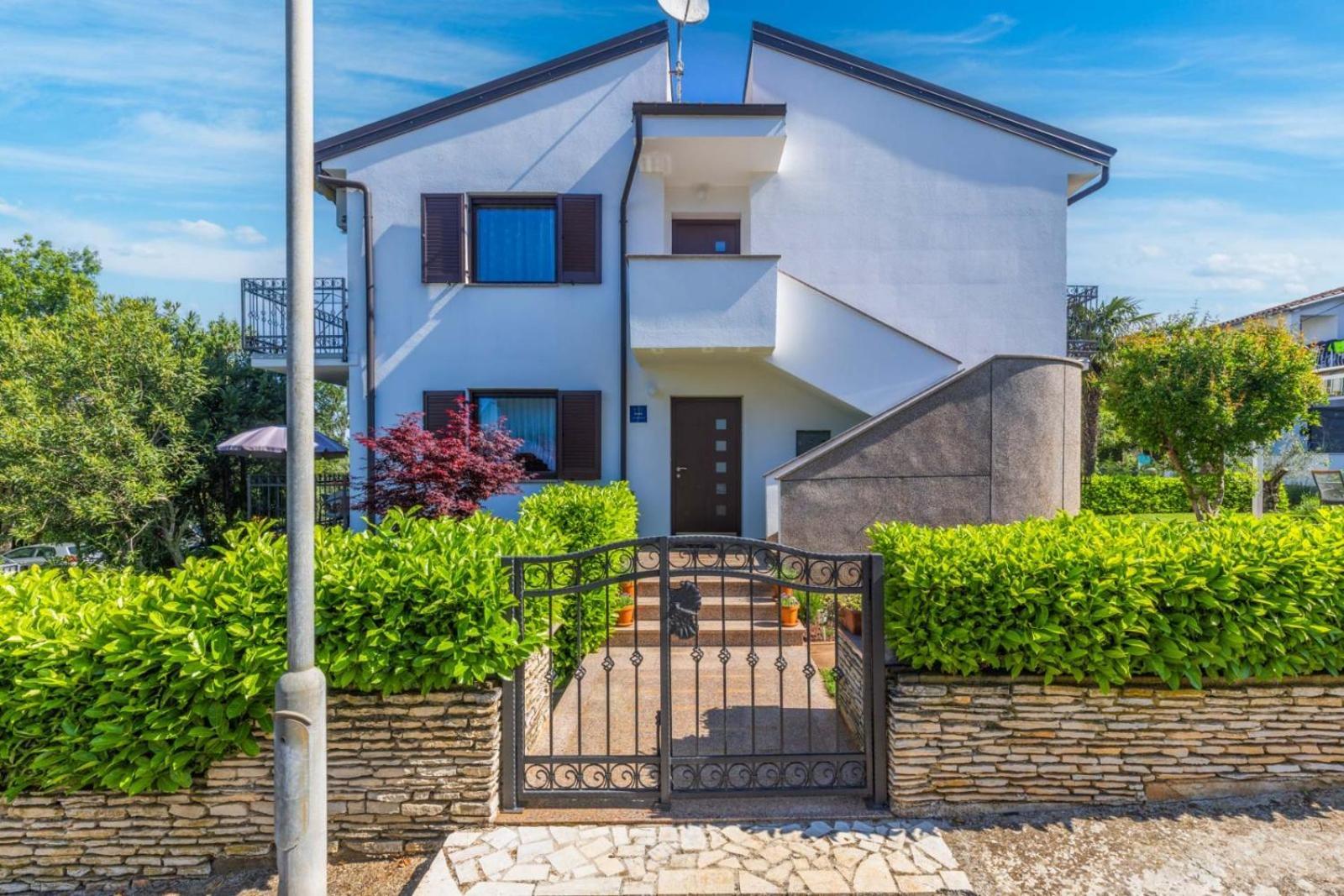 Soper - Top Location 300 M From The Sea Porec Exterior photo